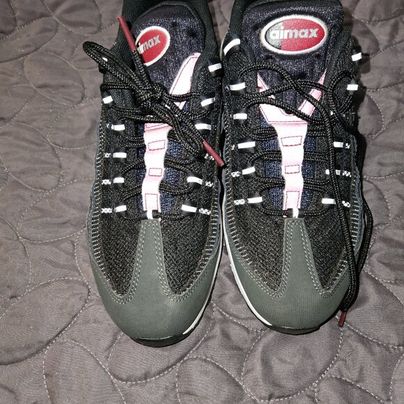 Mens nike sneakers - Picture 2 of 5